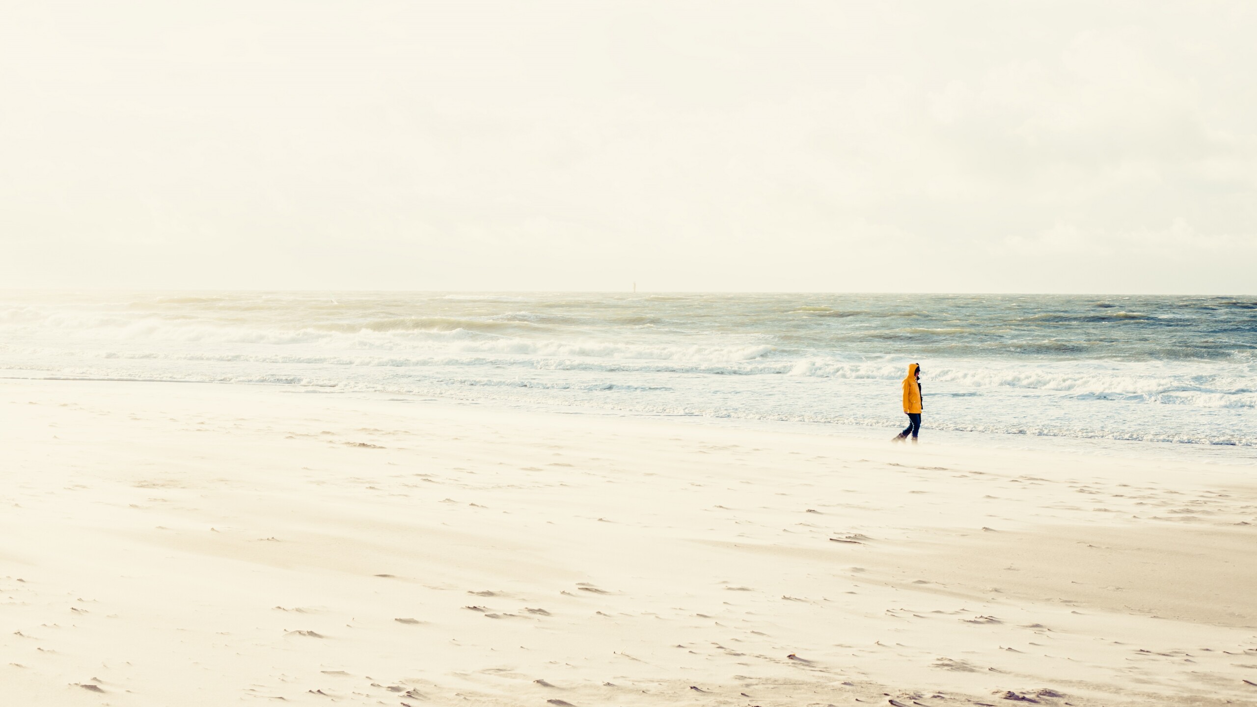 Spaziergänger am Strand, Foto: Nann-Nauke Jaschinski, Sylt Marketing