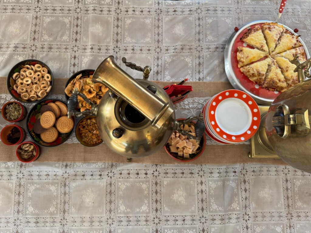 Köstlichkeiten aus der Zwiebelregion im Samovar-Haus in Varnja