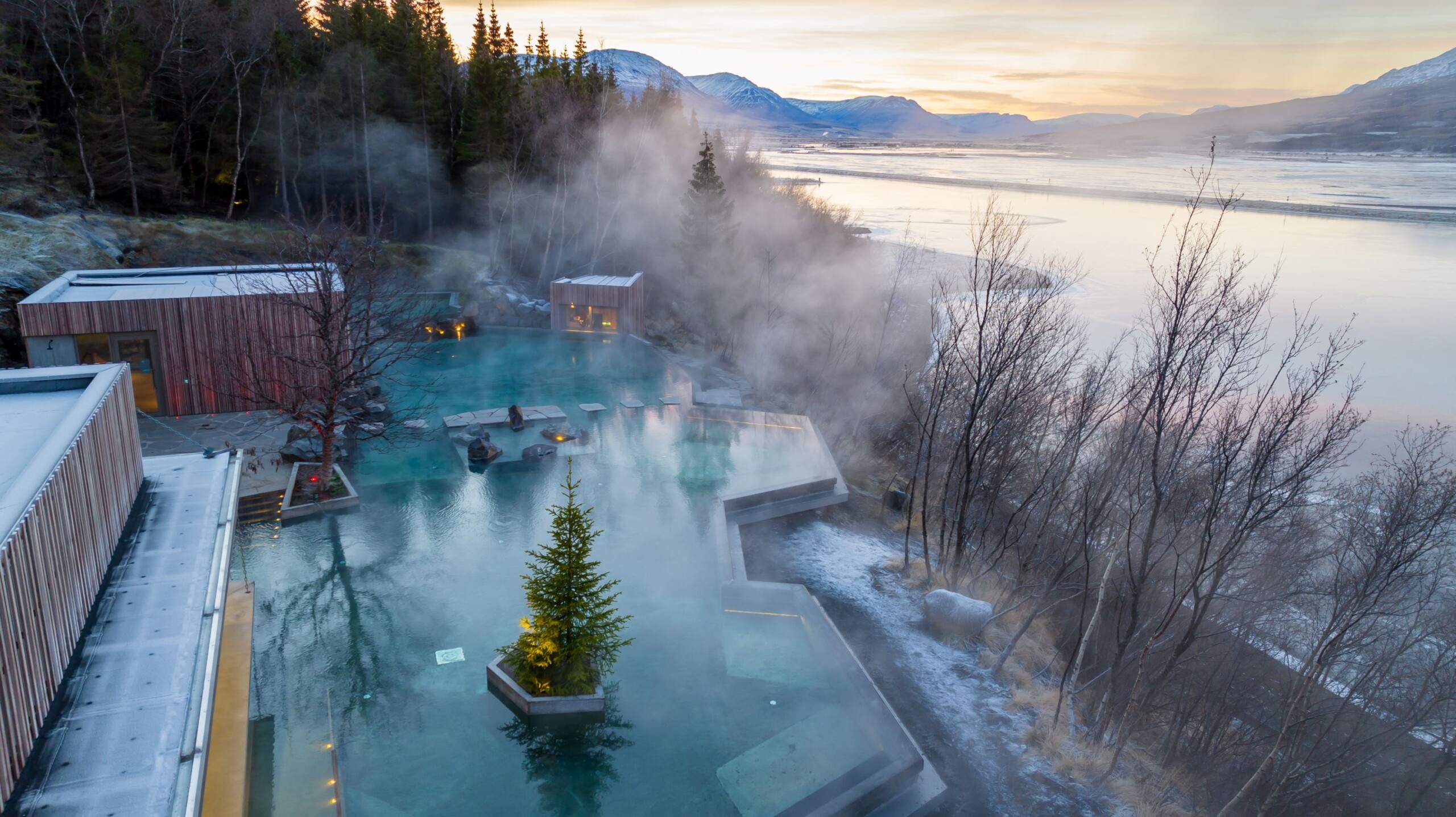 Nach einem entdeckungsreichen Tag entschleunigen Sie in einer der vielen heissen Quellen | Forest Lagoon